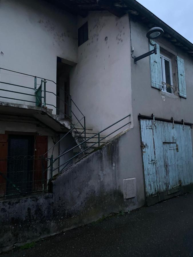 Appartement équipé au centre de Bletterans Exterior foto